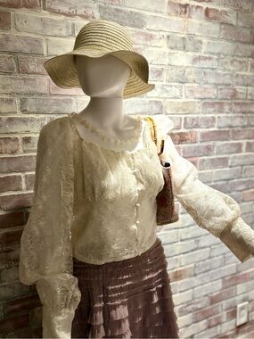 Versona Cream Lace Puff-Sleeve Blouse
